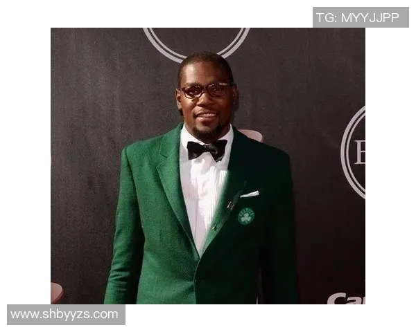 姚明西装脸背后的故事与魅力解析，展现篮球巨星的时尚风范与个人魅力