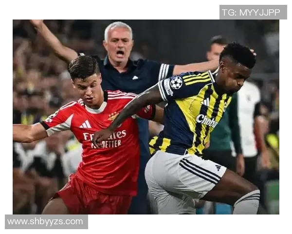 本菲卡友谊赛大胜那不勒斯帽子戏法引发争议判罚全场沸腾