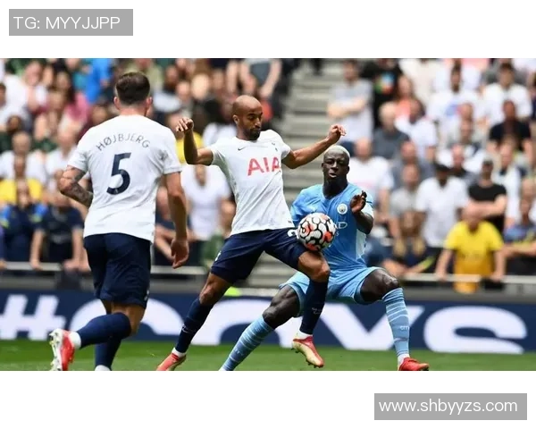 英超激战:多特蒙德大胜那不勒斯红牌事件引发全场热议 英超激战:多特蒙德大胜那不勒斯红牌事件引发全场热议